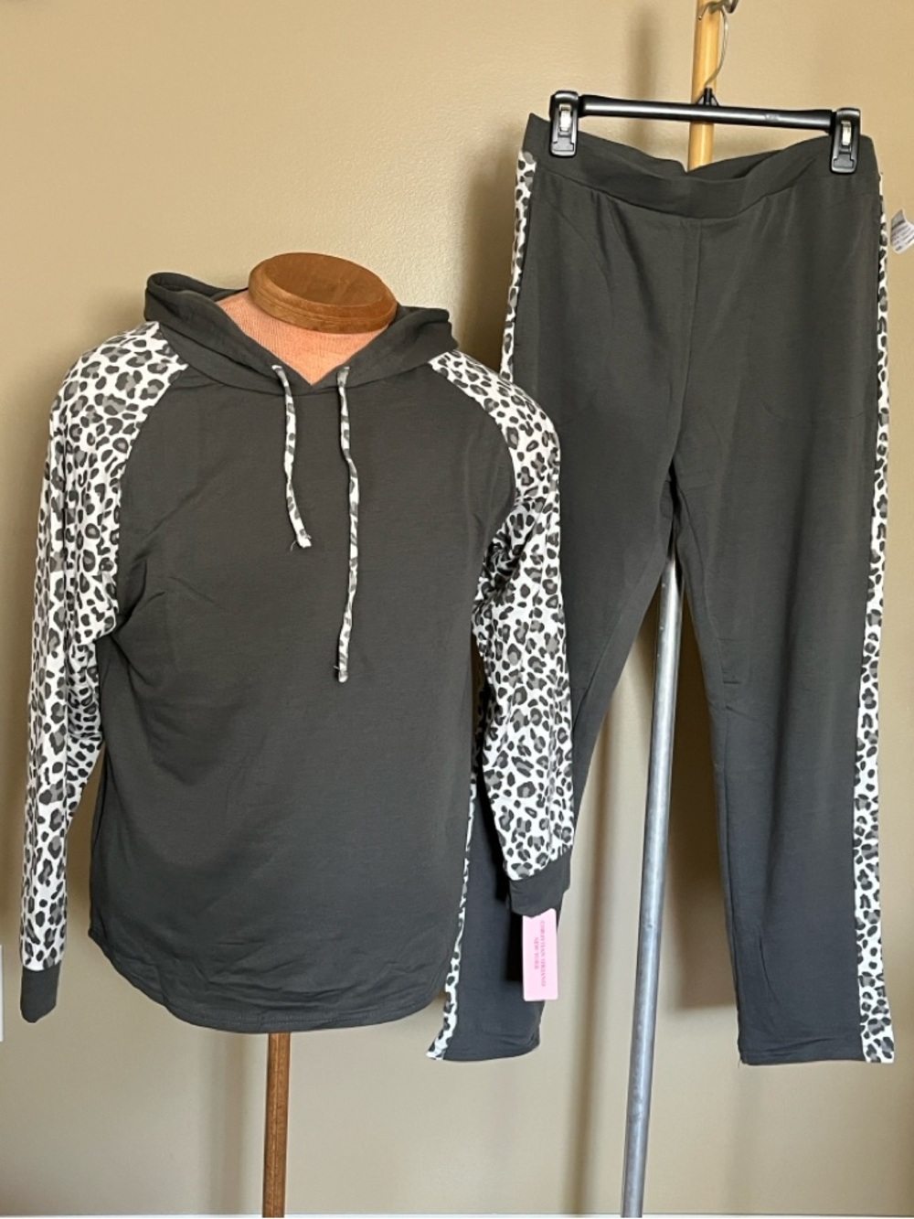Women’s Gray Hoodie Pajama Set with Leopard Trim